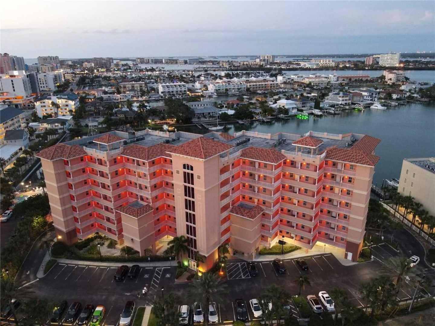 Luxury 5 Star Condominium Water Front 3 Beds 2 Bath Pool Hot-Tub Beach And City Views 克利尔沃特 外观 照片