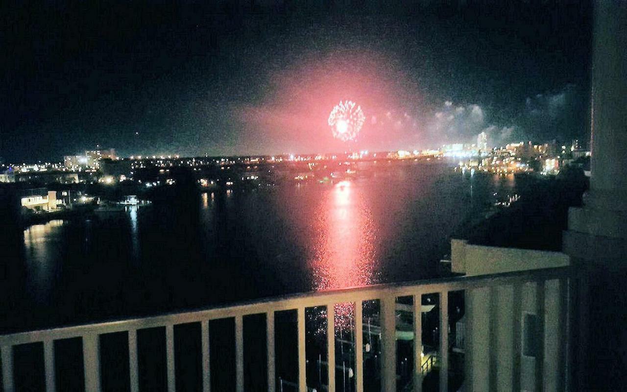 Luxury 5 Star Condominium Water Front 3 Beds 2 Bath Pool Hot-Tub Beach And City Views 克利尔沃特 外观 照片